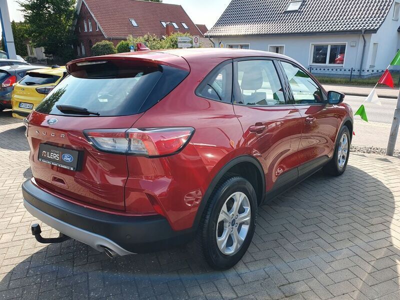 Używany Ford Kuga Cool & Connect 150 KM (110 kW) 2021 Czerwony SUV