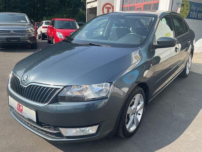 Grau Gebraucht 2015 Skoda Rapid Ambition Limousine | 5.990 € (Guter Preis) - Bild 1/4