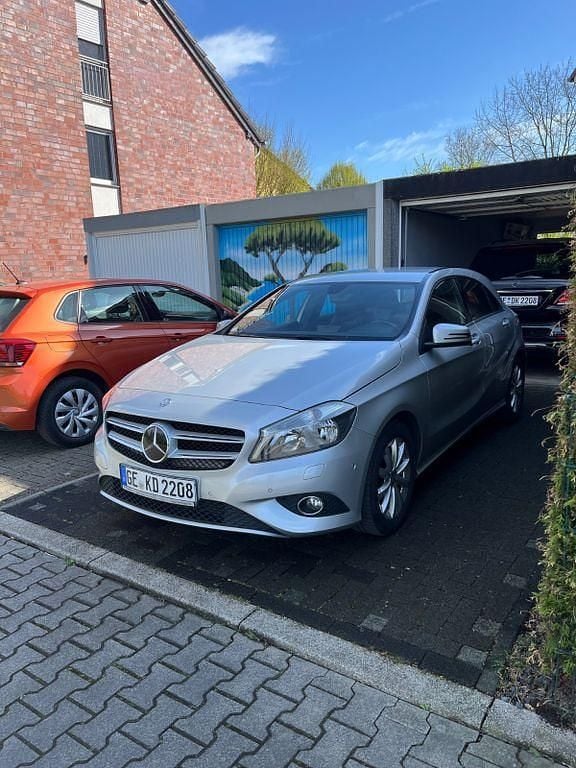 Grau Gebraucht 2014 Mercedes A200 Style Limousine | 10.990 € (Guter Preis) - Bild 1/4