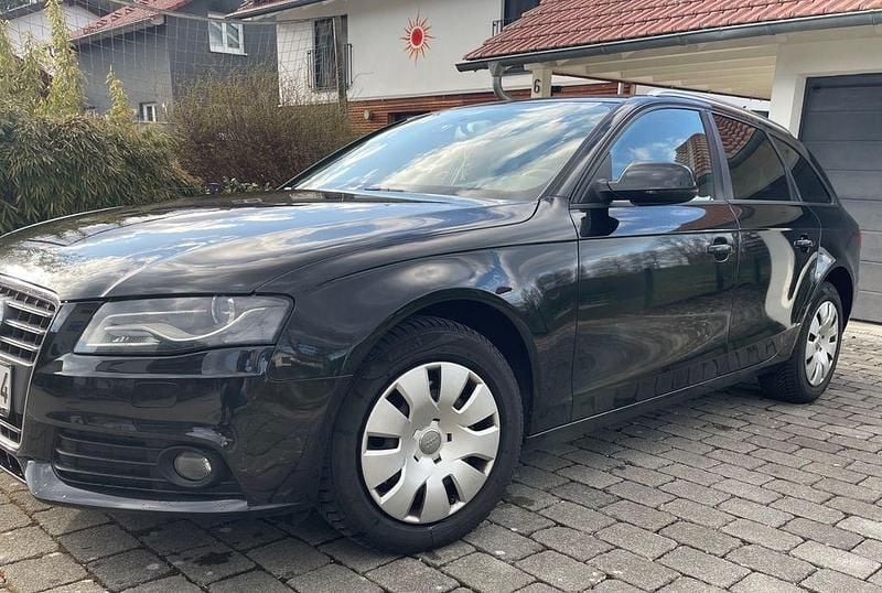 Gebraucht Audi A4 Attraction 143 PS (105 kW) 2011 Schwarz Kombi