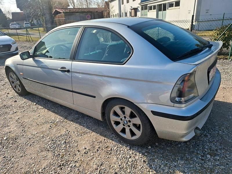 Gebraucht BMW 318 143 PS (105 kW) 2001 Silber