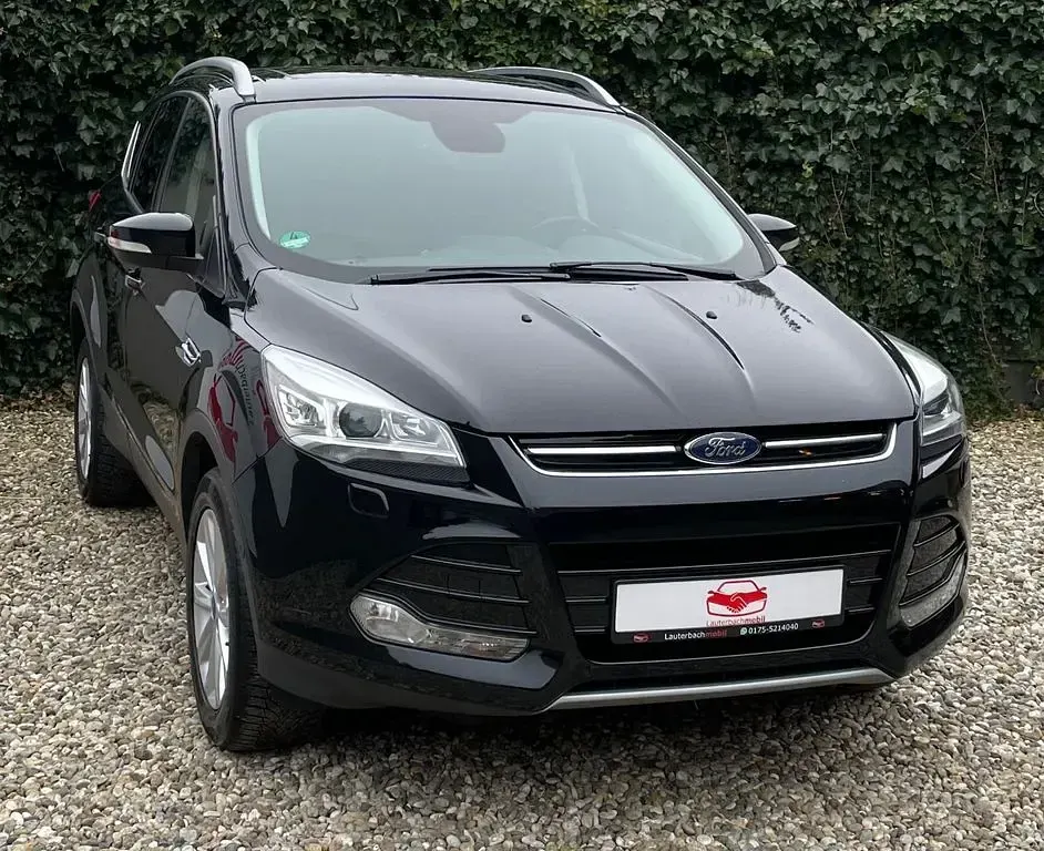 Usado Ford Kuga Titanium 150 HP (110 kW) 2016 Preto SUV