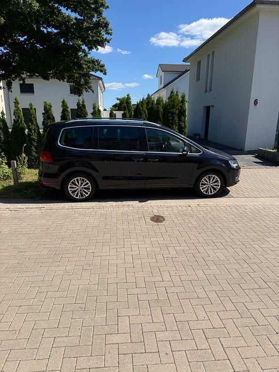 Schwarz Gebraucht 2010 VW Sharan Highline Van / Kleinbus | 11.900 € (Fairer Preis) - Bild 1/4