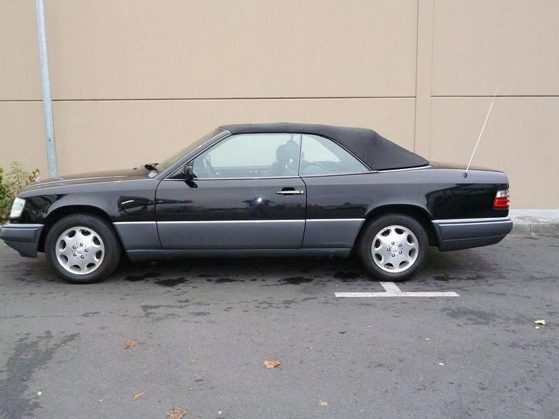 Gebraucht Mercedes E220 150 PS (110 kW) 1995 Schwarz Cabrio