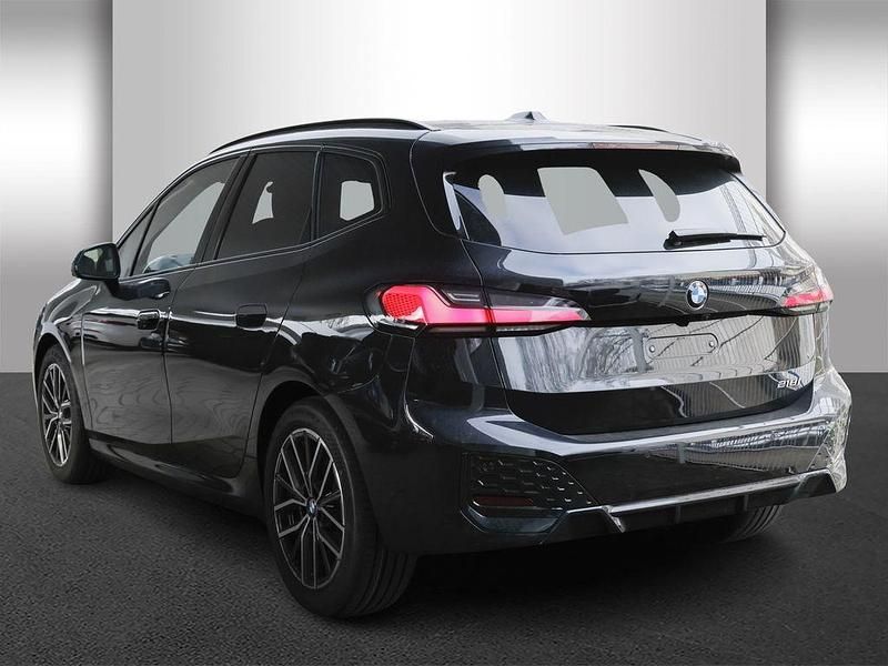 Neu BMW 218 Performance 136 PS (100 kW) 2026 Schwarz Limousine