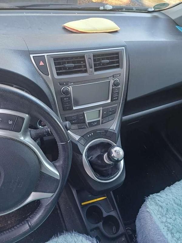 Gebraucht Toyota Verso-S Club 99 PS (72 kW) 2011 Grau Van / Kleinbus