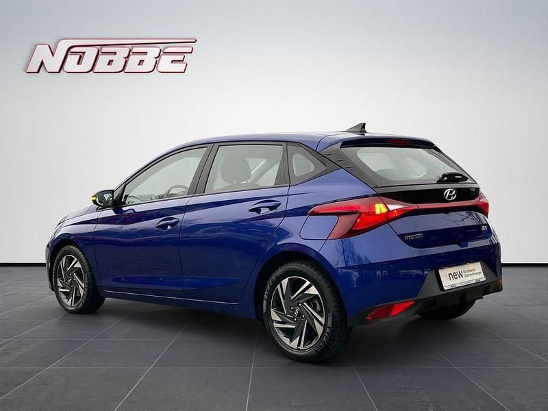 Gebraucht Hyundai i20 Trend 101 PS (74 kW) 2022 Blau Kleinwagen