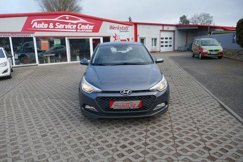 Gebraucht Hyundai i20 75 PS (55 kW) 2016 Grau Kleinwagen