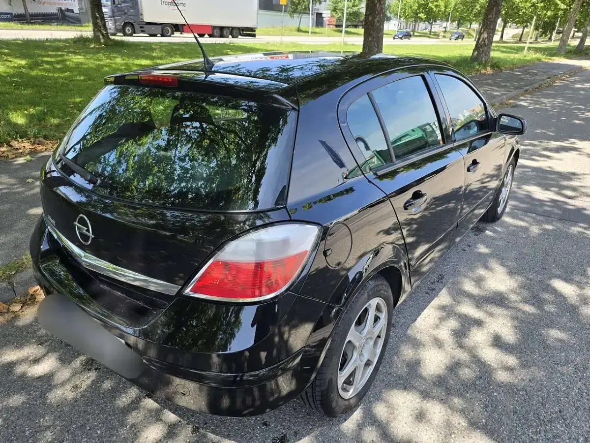 Gebraucht Opel Astra 90 PS (66 kW) 2004 Schwarz Limousine