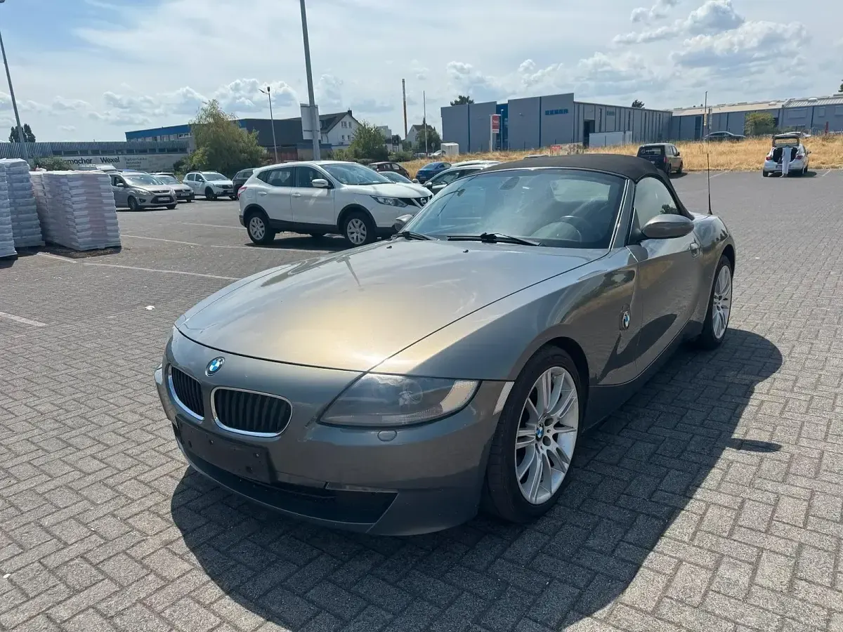 Gebraucht BMW Z4 150 PS (110 kW) 2007 Grau Cabrio
