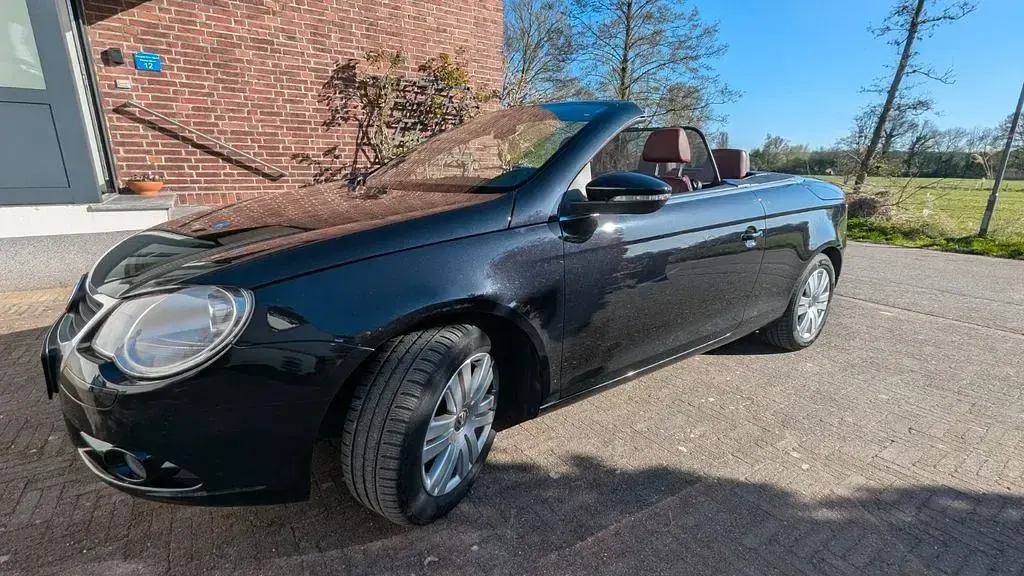 Second-hand VW Eos 140 CP (102 kW) 2009 Negru Cabrio