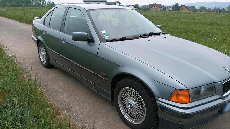 Second-hand BMW 320 150 CP (110 kW) 1994 Gri Berlinǎ
