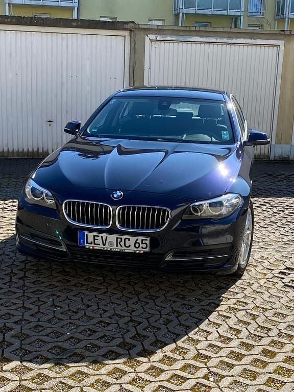Blau Gebraucht 2013 BMW 520 Limousine | 10.500 € (Superpreis) - Bild 1/4