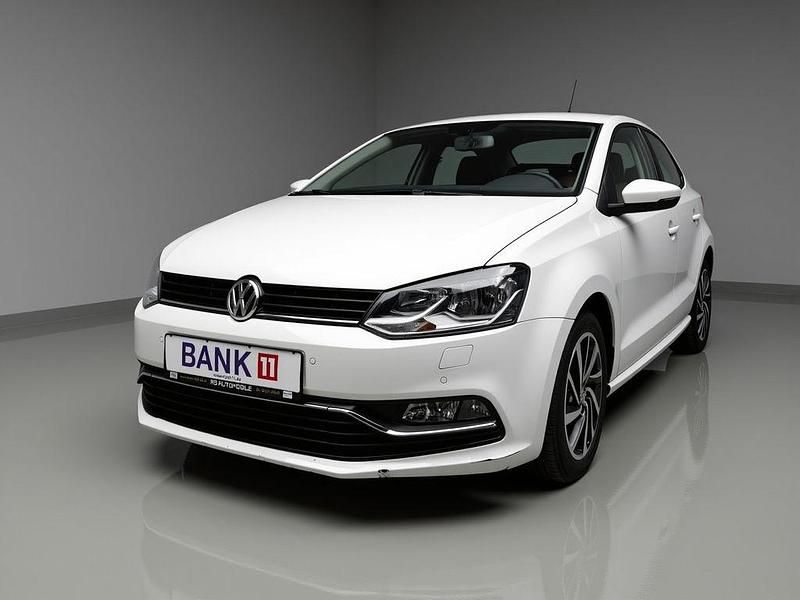 Weiß Gebraucht 2017 VW Polo Sound Limousine | 8.390 € (Fairer Preis) - Bild 1/4