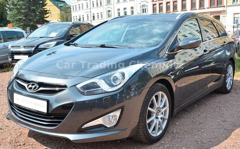 Grau Gebraucht 2015 Hyundai i40 Kombi | 10.999 € (Fairer Preis) - Bild 1/4