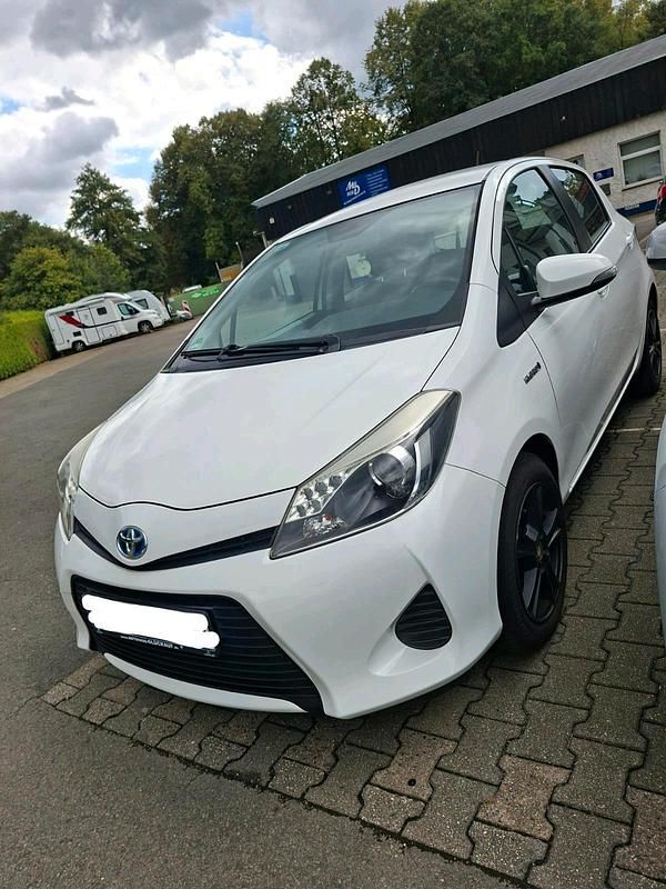 Weiß Gebraucht 2014 Toyota Yaris Kleinwagen | 9.400 € (Guter Preis) - Bild 1/4