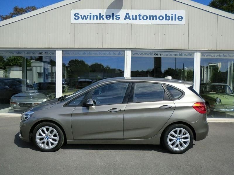 Silber Gebraucht 2015 BMW 218 Active Tourer Van / Kleinbus | 12.400 € (Guter Preis) - Bild 1/4