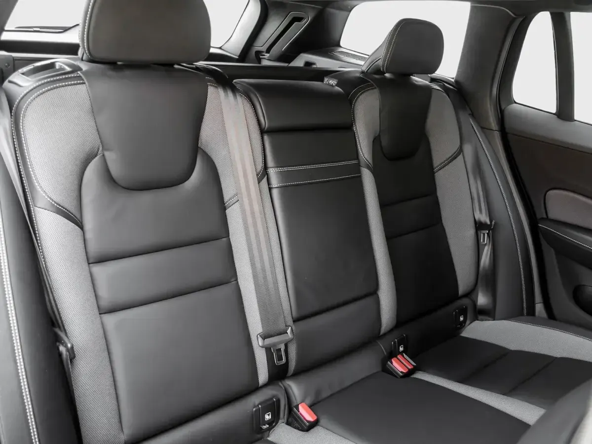 Gebraucht Volvo V60 R-Design 250 PS (183 kW) 2019 Grau Kombi