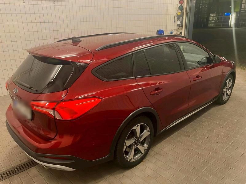 Gebraucht Ford Focus Active 182 PS (133 kW) 2019 Rot Kombi