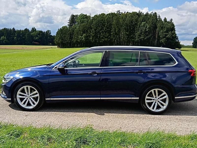 Blau Gebraucht 2019 VW Passat Highline Kombi | 22.800 € (Etwas zu teuer) - Bild 1/4