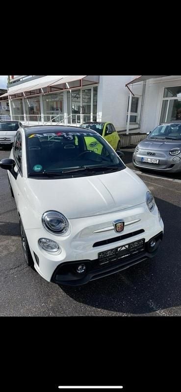 Weiß Gebraucht 2022 Abarth 595 Kleinwagen | 24.150 € (Fairer Preis) - Bild 1/4