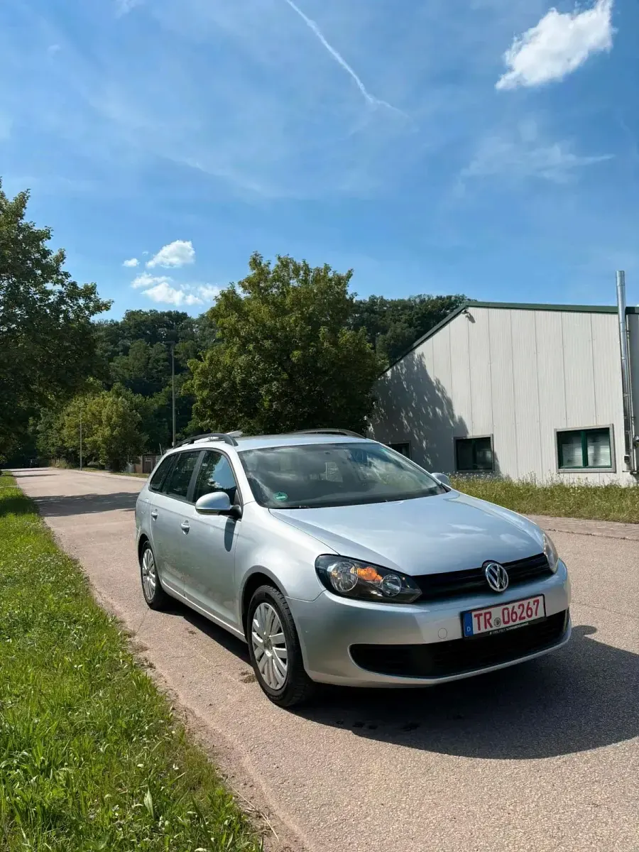 Gebraucht VW Golf VI 102 PS (75 kW) 2013 Silber Kombi