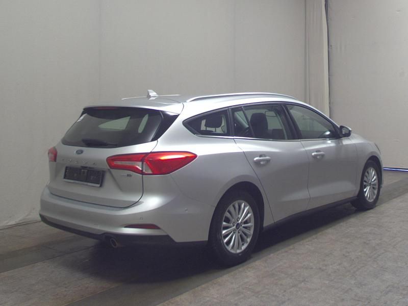 Gebraucht Ford Focus Titanium 125 PS (91 kW) 2021 Silber Limousine