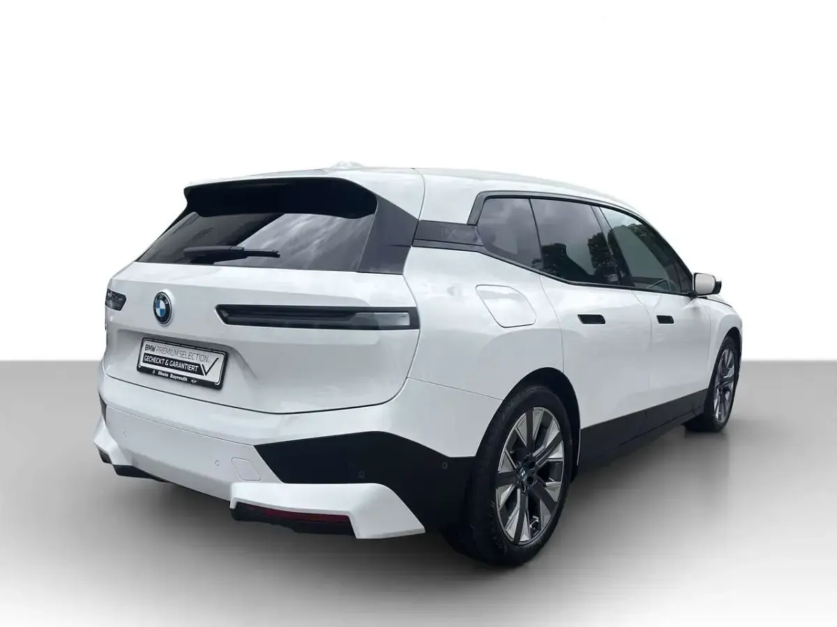 Gebraucht BMW iX Sport Line 239 kW (326 PS) 2022 Weiß SUV