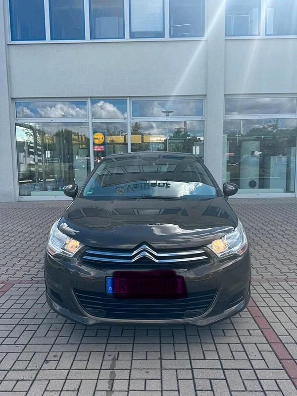 Braun Gebraucht 2013 Citroën C4 Limousine | 4.499 € (Fairer Preis) - Bild 1/4