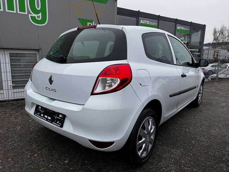 Gebraucht Renault Clio III 75 PS (55 kW) 2012 Weiß Kleinwagen