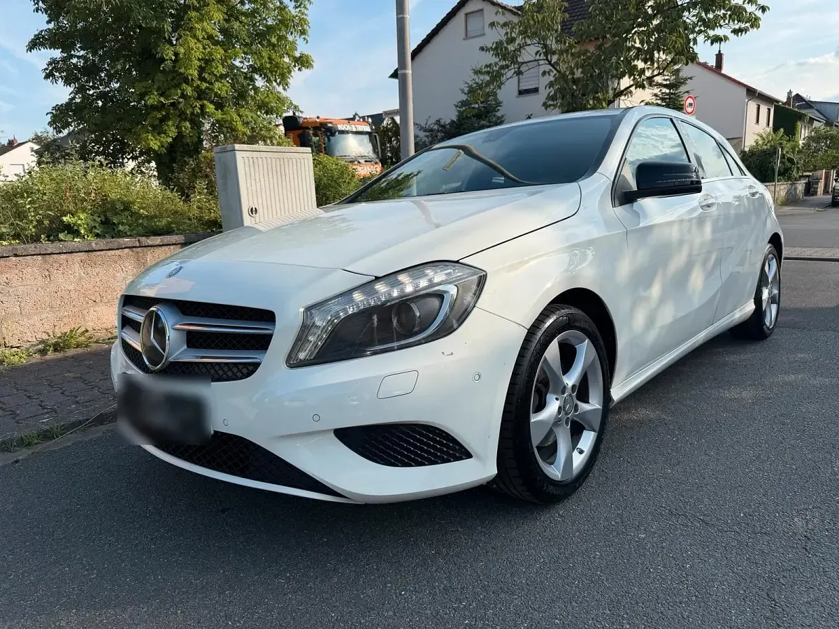 Gebraucht Mercedes A200 156 PS (114 kW) 2013 Weiß Kleinwagen