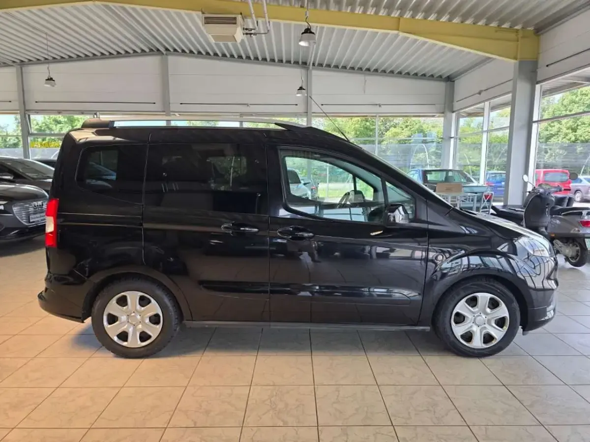 Gebraucht Ford Tourneo Courier Trend 101 PS (74 kW) 2021 Schwarz Van / Kleinbus