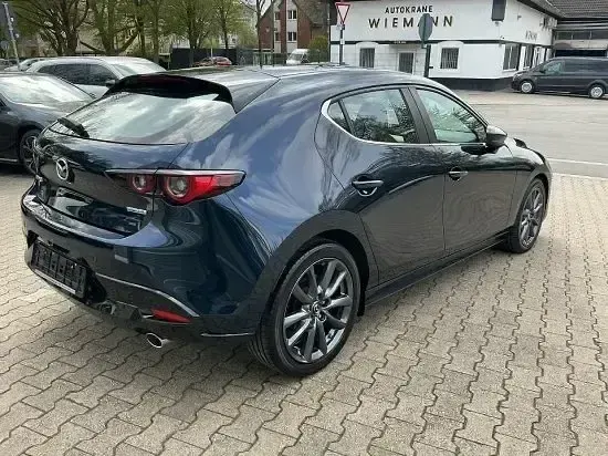Gebraucht Mazda 3 Selection 150 PS (110 kW) 2022 Deep crystal blue Limousine