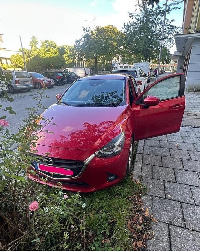 Rot Gebraucht 2015 Mazda 2 Kleinwagen | 9.500 € (Fairer Preis) - Bild 1/4