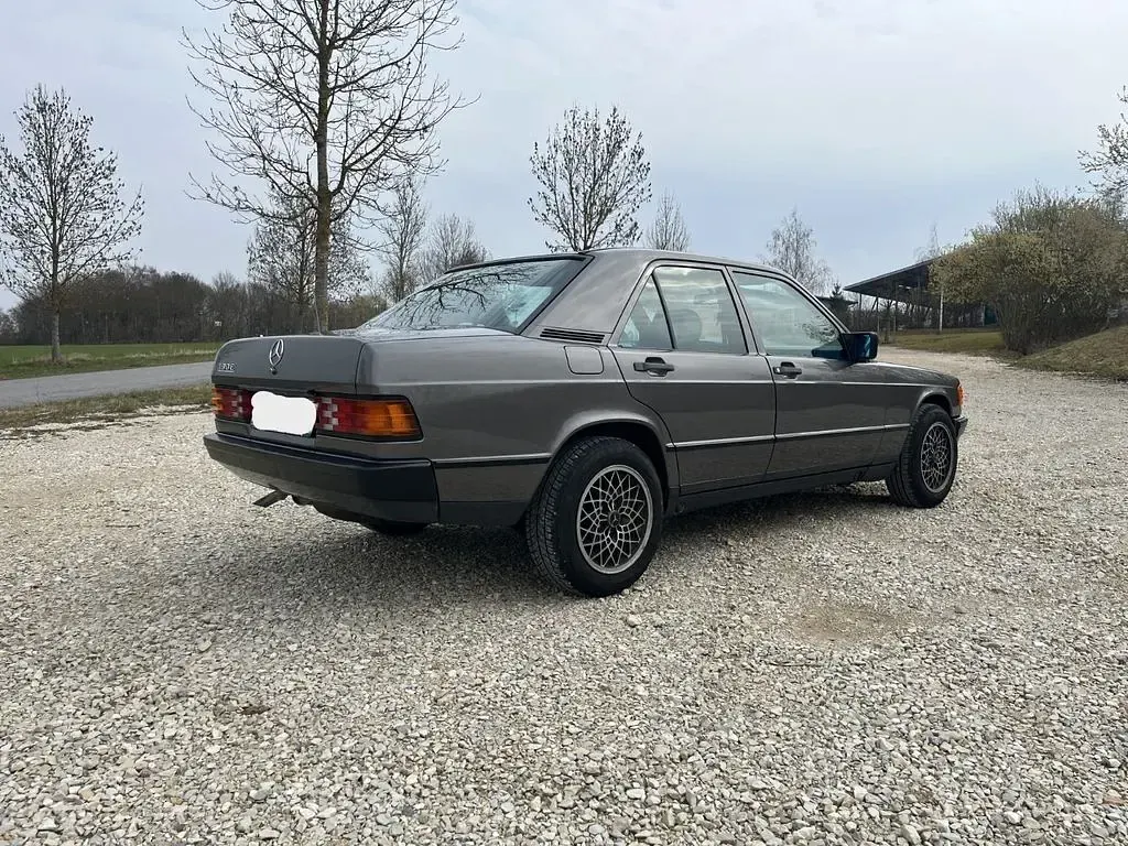 Gebraucht Mercedes 190 122 PS (89 kW) 1986 Grau Limousine
