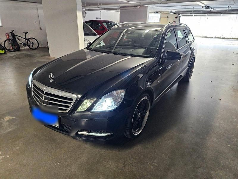 Gebraucht Mercedes E250 Avantgarde 204 PS (150 kW) 2012 Schwarz Kombi