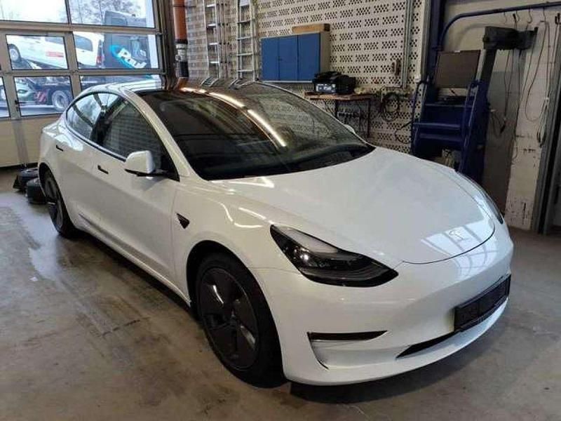 Second-hand Tesla Model 3 366 kW (498 CP) 2020 Alb Berlinǎ