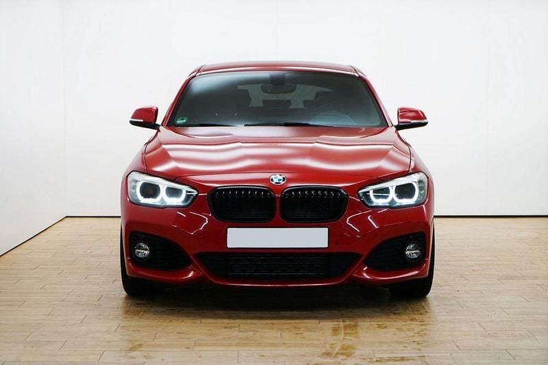 Rot Gebraucht 2019 BMW 118 M Sport Kleinwagen | 17.600 € (Guter Preis) - Bild 1/4