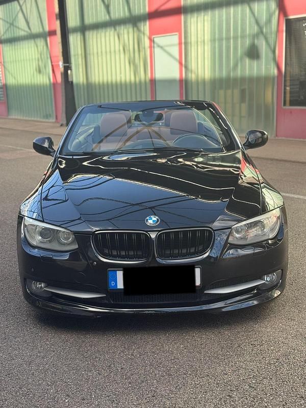 Gebraucht BMW 325 Cabriolet 218 PS (160 kW) 2010 Schwarz Cabrio