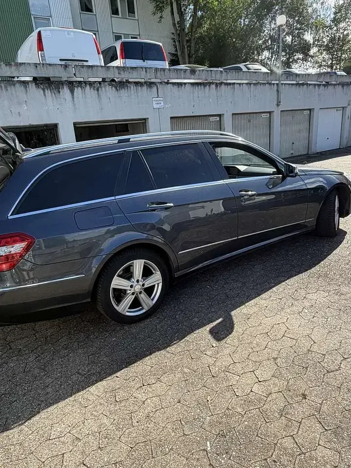 Gebraucht Mercedes E250 Avantgarde 204 PS (150 kW) 2013 Grau Kombi