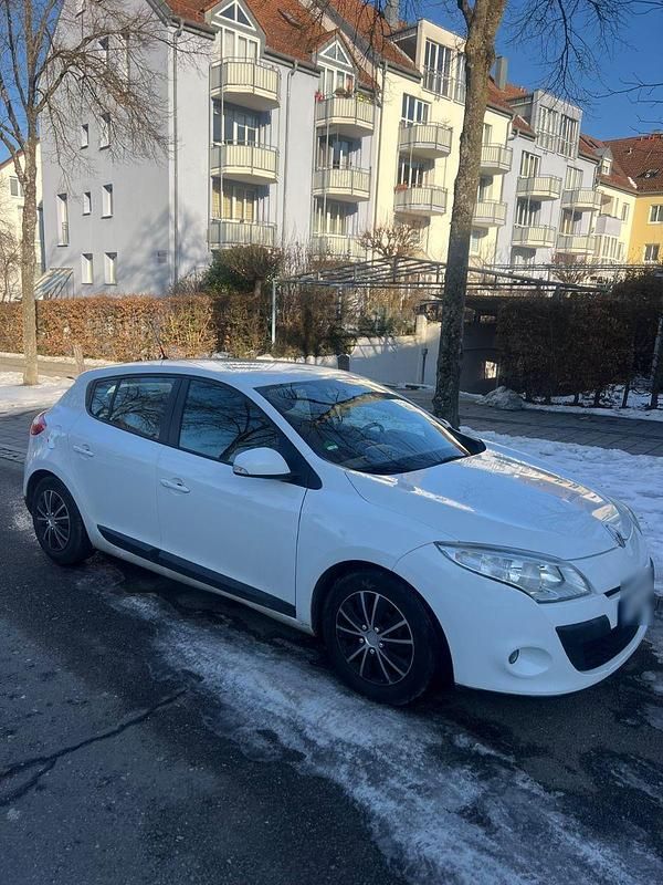 Gebraucht Renault Mégane 101 PS (74 kW) 2009 Weiß Limousine