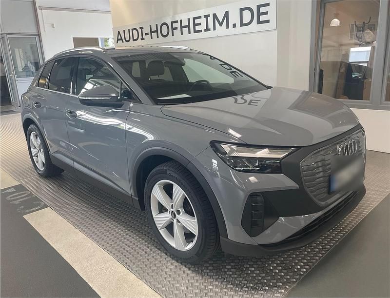 Grau Gebraucht 2022 Audi Q4 e-tron Premium SUV | 22.220 € (Fairer Preis) - Bild 1/4