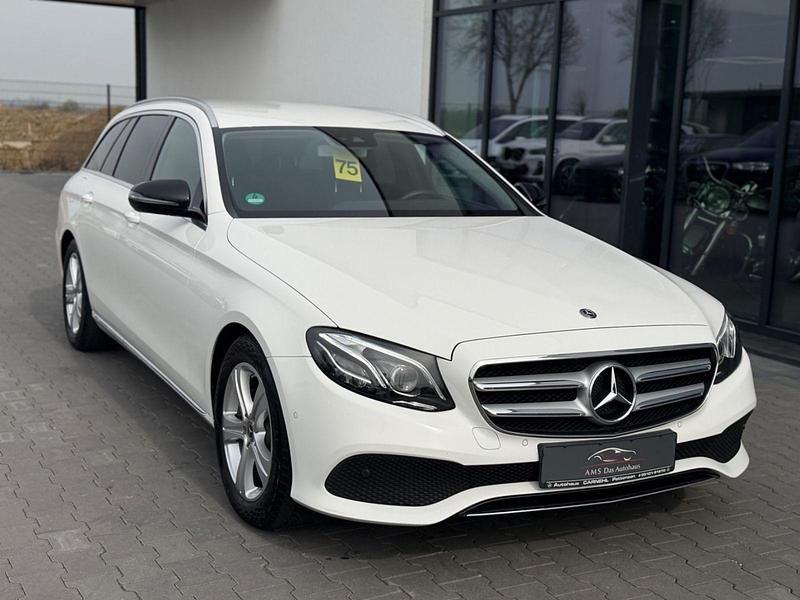 Gebraucht Mercedes E220 194 PS (142 kW) 2017 Weiß Kombi