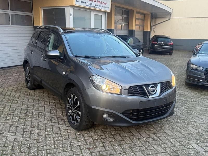 Grau Gebraucht 2012 Nissan Qashqai +2 Tekna SUV | 5.999 € (Superpreis) - Bild 1/4