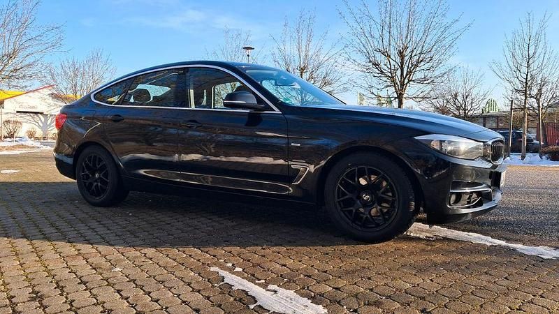 Schwarz Gebraucht 2013 BMW 320 Gran Turismo Luxury Line Limousine | 9.300 € - Bild 1/4
