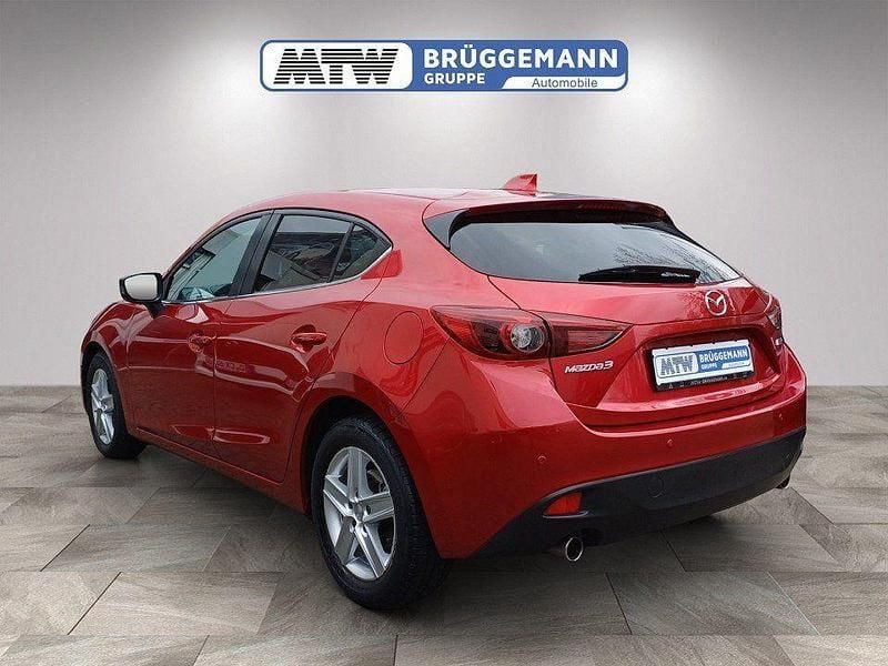Używany Mazda 3 Inclusive 165 KM (121 kW) 2014 Czerwony Sedan/Limuzyna