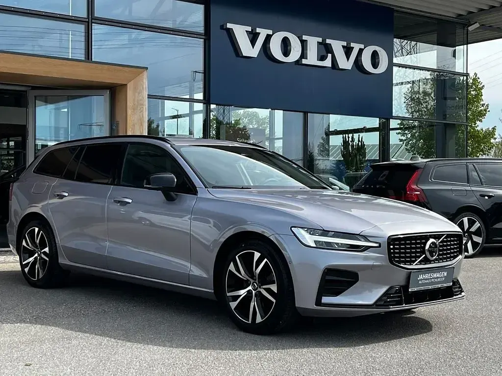 Gebraucht Volvo V60 Plus 197 PS (144 kW) 2025 Silber Kombi