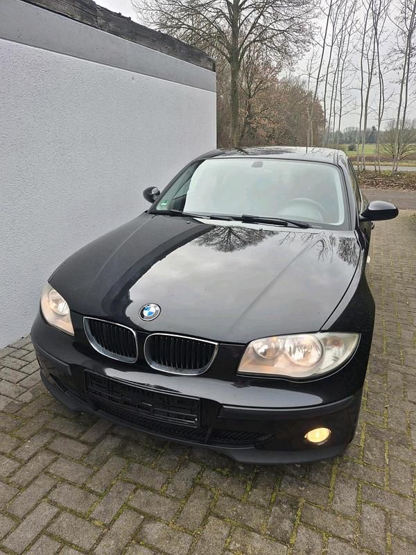 Gebraucht BMW 118 122 PS (89 kW) 2007 Schwarz Kleinwagen