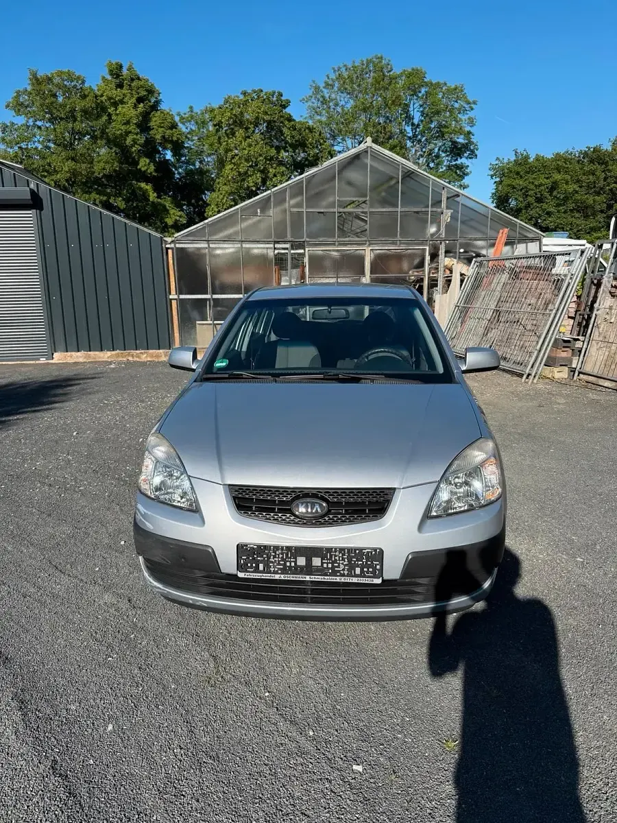Gebraucht Kia Rio 96 PS (70 kW) 2007 Silber Kleinwagen