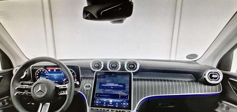 Gebraucht Mercedes GLC220 197 PS (144 kW) 2024 Silber SUV